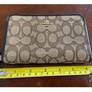 Coach Wristlet new without tags